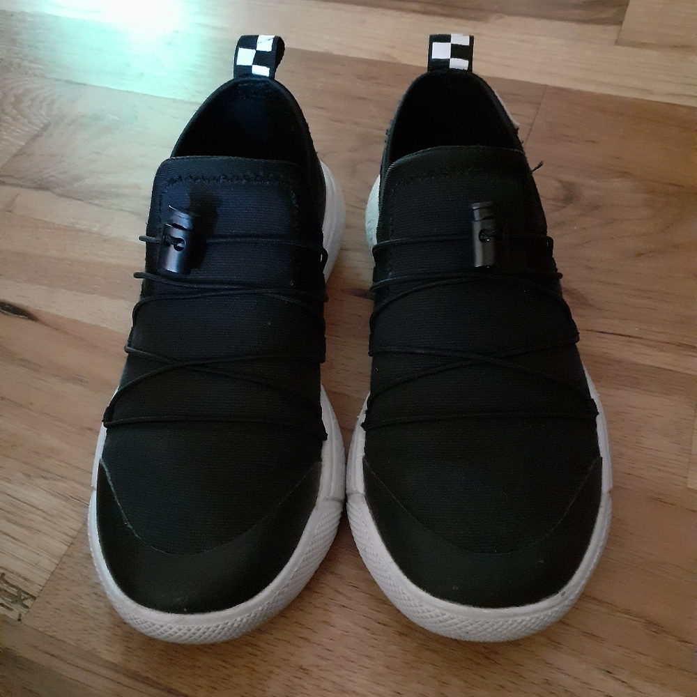 Van's Ultrarange black slip on